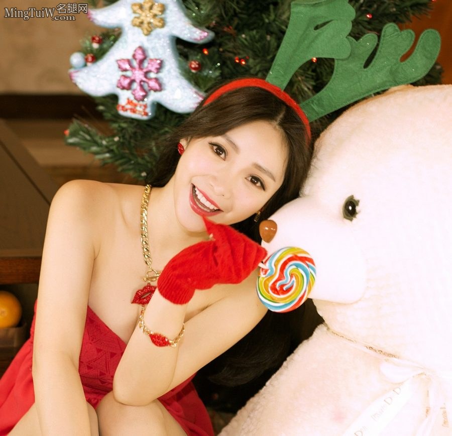 柳岩写真Cosplay圣诞老人和驯鹿乳此迷人（第5张/共8张）