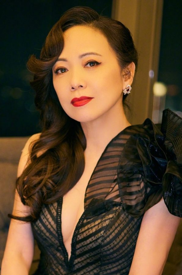 女演员邓萃雯黑色高贵礼服上围丰满（第2张/共4张）