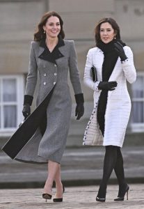 英国王妃凯特·米德尔顿和丹麦王妃玛丽·唐纳森踩细高跟鞋比美（第2张/共14张）
