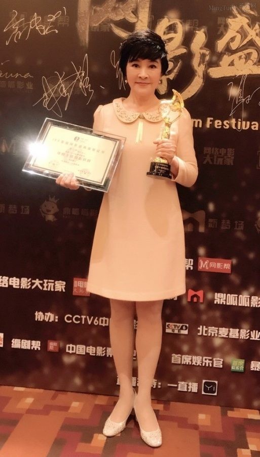 梁丹妮腿穿肉丝现身第七届北京国际电影节（第2张/共5张）