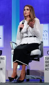 约旦王后Queen Rania腿穿肉色丝袜配漆皮细跟恨天高太美了（第3张/共6张）