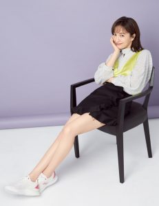 吴昕为杂志拍摄写真美腿白皙顺滑（第1张/共6张）