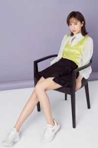 吴昕为杂志拍摄写真美腿白皙顺滑（第2张/共6张）
