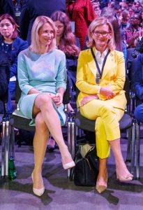 爱沙尼亚总理Kaja Kallas会议现场的肉丝袜腿（第3张/共28张）