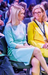 爱沙尼亚总理Kaja Kallas会议现场的肉丝袜腿（第4张/共28张）
